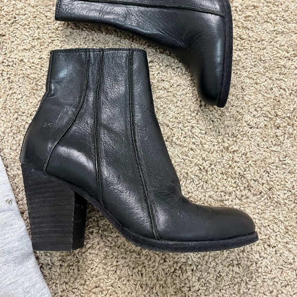 Frye Essa Seam Bootie Black Leather Western Almond Toe Ankle Zip Sz 6.5 - Picture 6 of 15